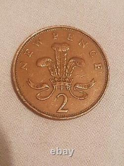 EXTREMELY RARE 1971. Original Old Coin New Pence 2p Coin? Fleur de Iris