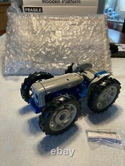 Extremely Rare 1/16 County Super 4 Tractor Ernest Doe 2008 Ltd Edition UH2781