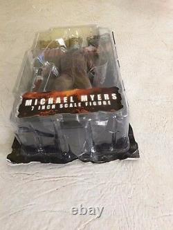 MEZCO Halloween II Michael myers brand new factory sealled = EXTREMELY RARE =