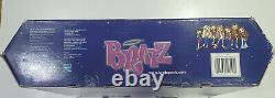 MGA 2004 BRATZ DANA FUNK OUT extremely RARE SET with BAG for GREEK MARKET