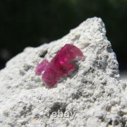 Minerals EXTREMELY RARE RED BERYL BIXBITE RED EMERALD Utah