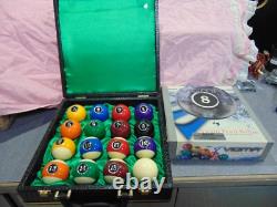 Boules de billard au design perle vierge Vigma extrêmement rares. Stock ancien neuf et étui