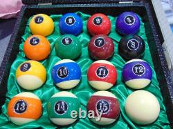 Boules de billard au design perle vierge Vigma extrêmement rares. Stock ancien neuf et étui