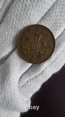 Britannique 1975 2p, NOUVEAU PENCE, EXTREMEMENT RARE. À AVOIR ABSOLUMENT
