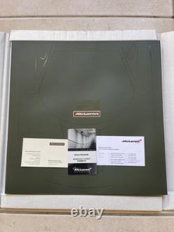 Brochure de vente de la McLaren F1 Roadcar extrêmement rare, neuve en boîte