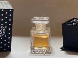 Caroline Charles parfum extrêmement rare émis S/S 2019 magnifique senteur florale boisée