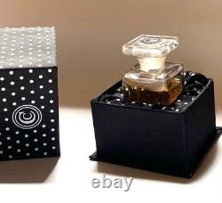 Caroline Charles parfum extrêmement rare émis S/S 2019 magnifique senteur florale boisée