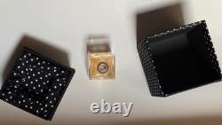 Caroline Charles parfum extrêmement rare émis S/S 2019 magnifique senteur florale boisée