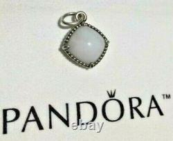 Charme pendentif en quartzite blanche Pandora Pure Radiance extrêmement rare 390333QW