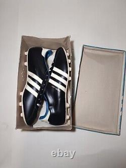 Chaussures de football Adidas Super Light des années 1970 neuves dans leur boîte, extrêmement rares.
