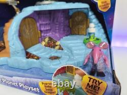 Ensemble de jeu Clangers Home Planet avec Granny Clanger. Neuf sous blister ! Extrêmement rare, en boîte.