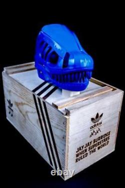 Les baskets Adidas Trainersaurus Rex extrêmement rares en bleu par Jay Jay Burridge.