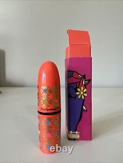 Mac rouge à lèvres édition limitée extrêmement rare de Manish Arora pour les filles en ville