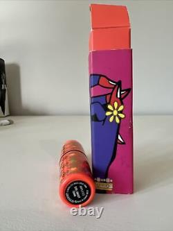 Mac rouge à lèvres édition limitée extrêmement rare de Manish Arora pour les filles en ville