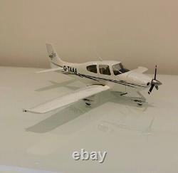 Modèle en métal lourd Cirrus SR-20 G-TAAA à l'échelle 136 extrêmement rare
