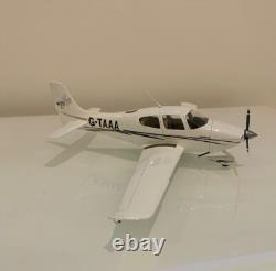 Modèle en métal lourd Cirrus SR-20 G-TAAA à l'échelle 136 extrêmement rare