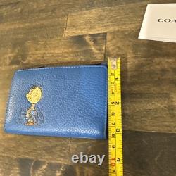 Nouveau portefeuille bifold fin bleu Coach x Peanuts Pig-Pen Snoopy extrêmement rare