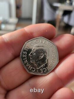 PIÈCE DE 50P SUPER EXTRÊMEMENT RARE DU ROI CHARLES NOUVELLE PIÈCE DE COURONNEMENT Envoi gratuit