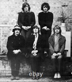 Photo originale du groupe Pink Floyd logée dans un nouveau cadre. Photo extrêmement rare de début de carrière.