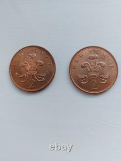Pièce de 2 new pence extrêmement rare, deux exemplaires non circulés. Très rarement manipulée.