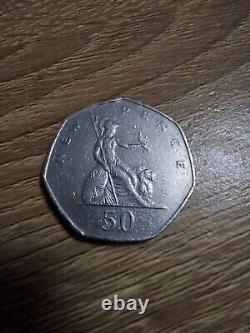 Pièce de 50p New Pence de 1978, épaisse, ancien style, en bon état, circulée, extrêmement rare.