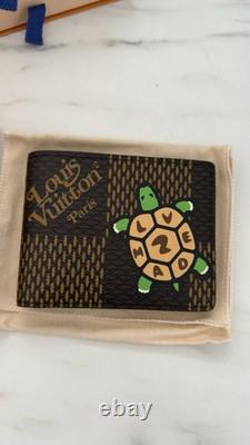 Portefeuille Slender Louis Vuitton Tortue extrêmement rare NIGO N60396 SS20 neuf de marque