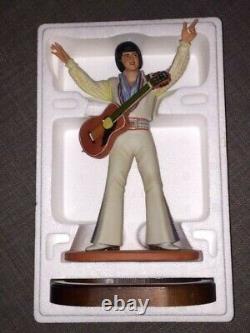 Poupée de concert d'Elvis 'Detroit' EXTREMEMENT RARE ÉTAT NEUF SEULEMENT 20 000 FABRIQUÉES EN BOÎTE