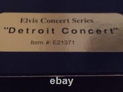 Poupée de concert d'Elvis 'Detroit' EXTREMEMENT RARE ÉTAT NEUF SEULEMENT 20 000 FABRIQUÉES EN BOÎTE