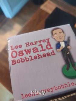 RÉSERVÉMENT RARE / NOUVEAU Bobblehead de Lee Harvey Oswald Dommages à la boîte