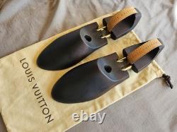Rares et uniques nouveaux embauchoirs Louis Vuitton taille UK 9