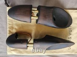 Rares et uniques nouveaux embauchoirs Louis Vuitton taille UK 9