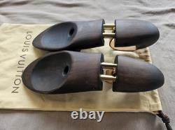 Rares et uniques nouveaux embauchoirs Louis Vuitton taille UK 9