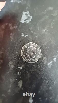 TRÈS RARE, pièce de 50 pence du roi Charles III brillante et neuve