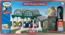 Thomas et ses amis Wooden Railway Knapford Station, neuf dans sa boîte, extrêmement rare