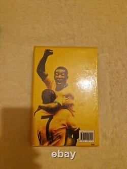 Toute nouvelle, scellée, immaculée, extrêmement rare édition originale de l'autobiographie de Pelé