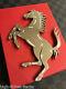 Véritable Ferrari Prancing Horse Paperweight 270003042 Extrêmement Rare Nouveau Dans La Box