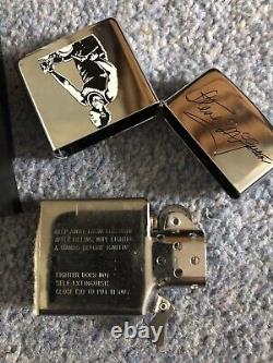 Zippo plus léger neuf et inutilisé avec la signature extrêmement rare de Steve McQueen sur une moto. Boîte incluse.